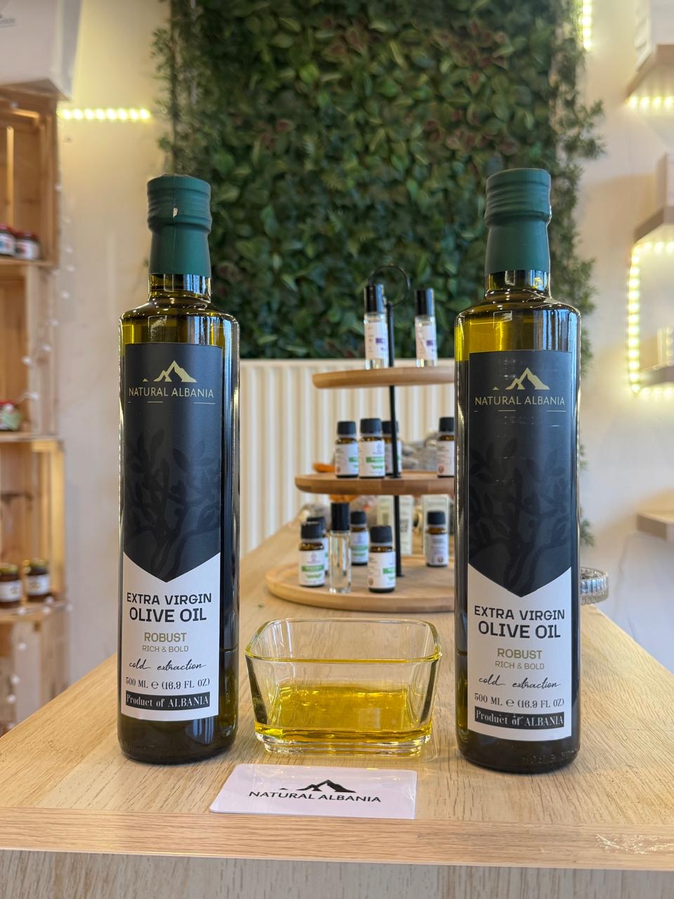 Extra Vierge Olijfolie – Robuust & Intens – Koudgeperst – 750ml-Product uit Albanië